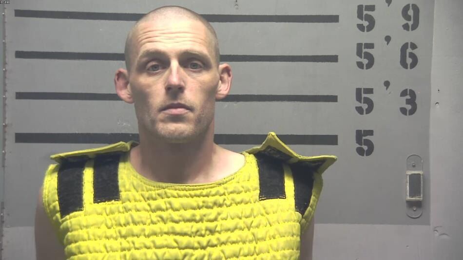 Madisonville, Kentucky, man arrested after firing shot into front door of police department